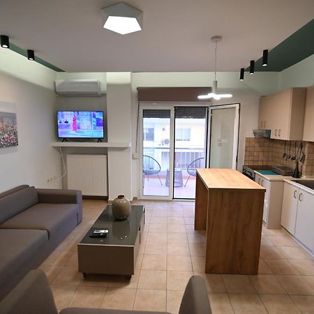 The Whole Packet A4 Center With Parking Apartment Larissa Bagian luar foto