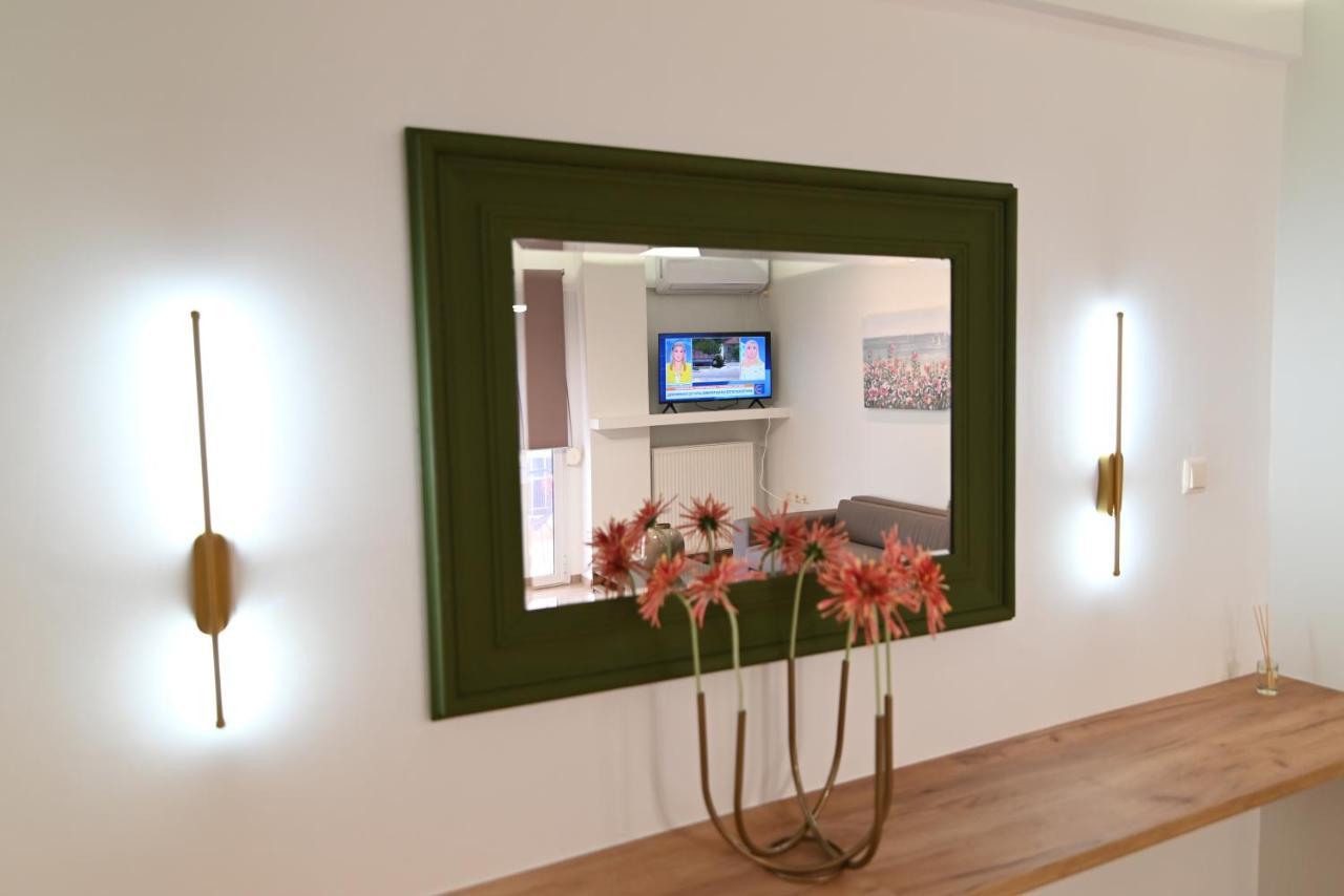 The Whole Packet A4 Center With Parking Apartment Larissa Bagian luar foto