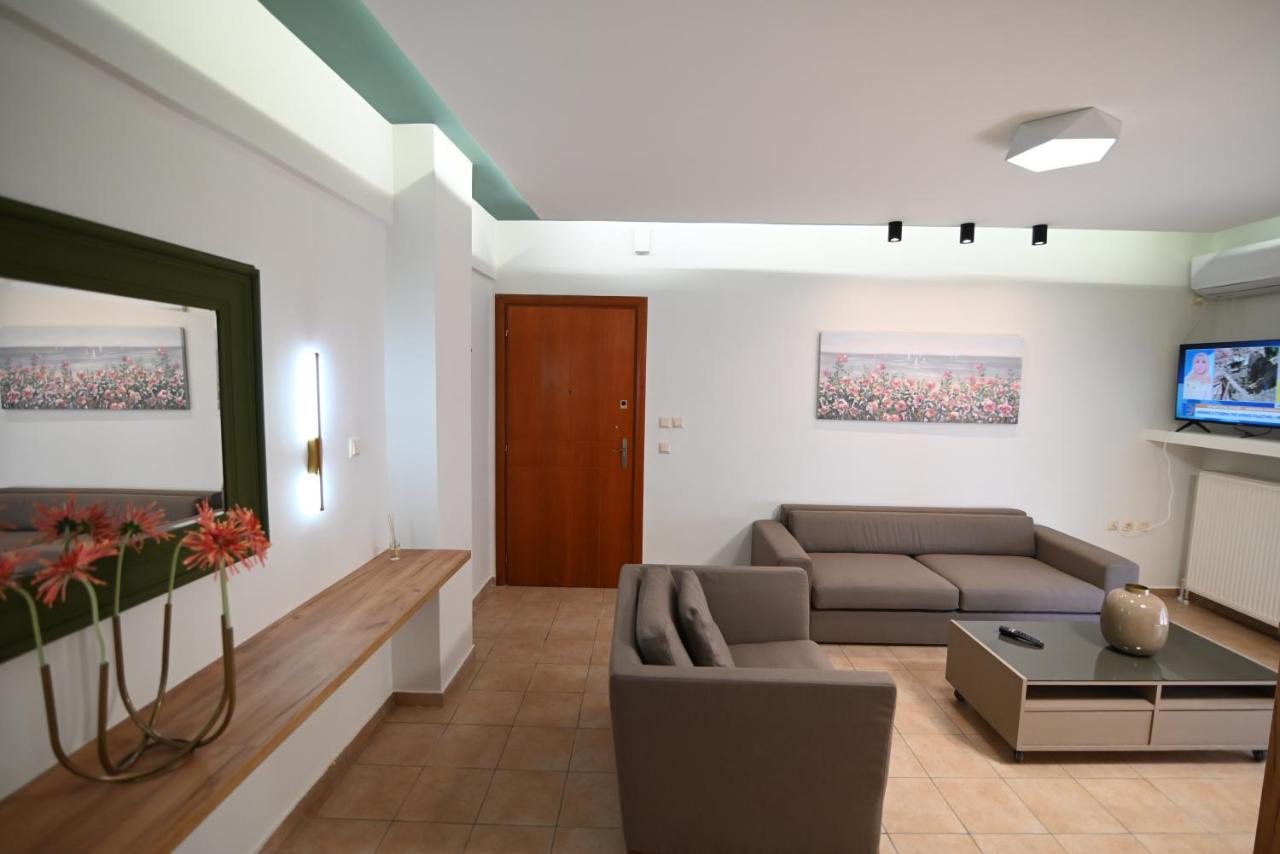 The Whole Packet A4 Center With Parking Apartment Larissa Bagian luar foto