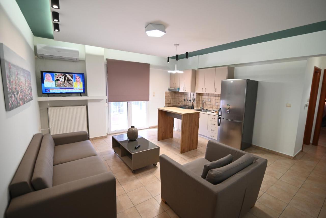 The Whole Packet A4 Center With Parking Apartment Larissa Bagian luar foto