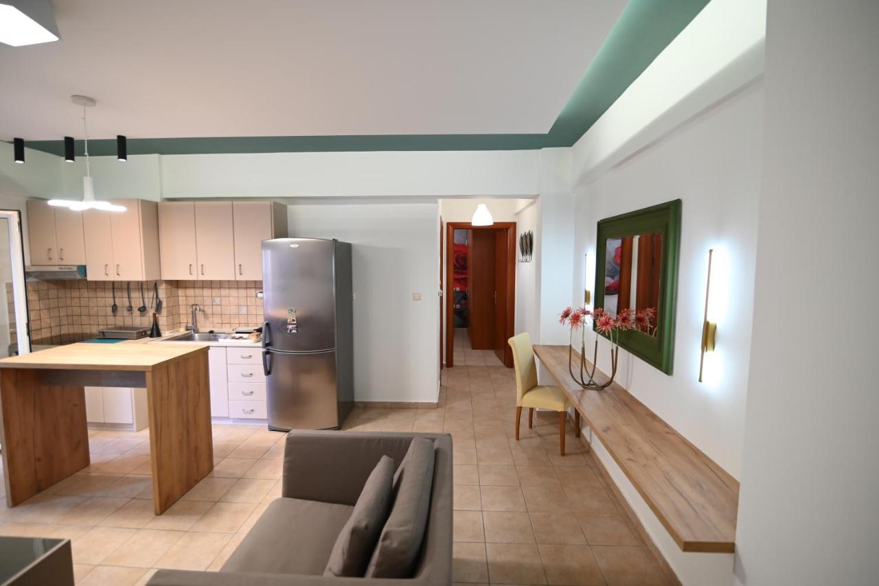The Whole Packet A4 Center With Parking Apartment Larissa Bagian luar foto