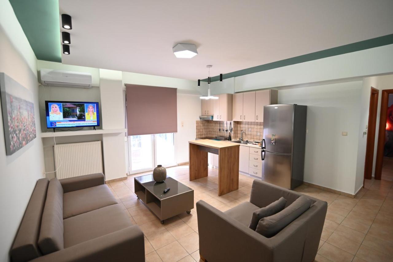 The Whole Packet A4 Center With Parking Apartment Larissa Bagian luar foto