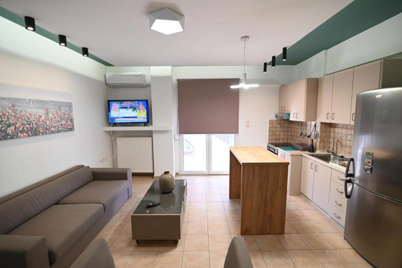 The Whole Packet A4 Center With Parking Apartment Larissa Bagian luar foto