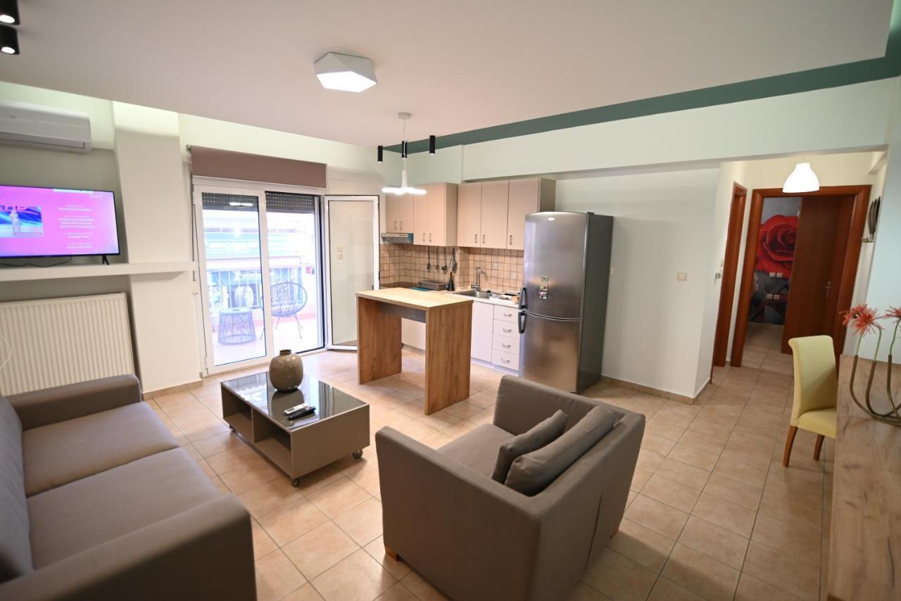 The Whole Packet A4 Center With Parking Apartment Larissa Bagian luar foto