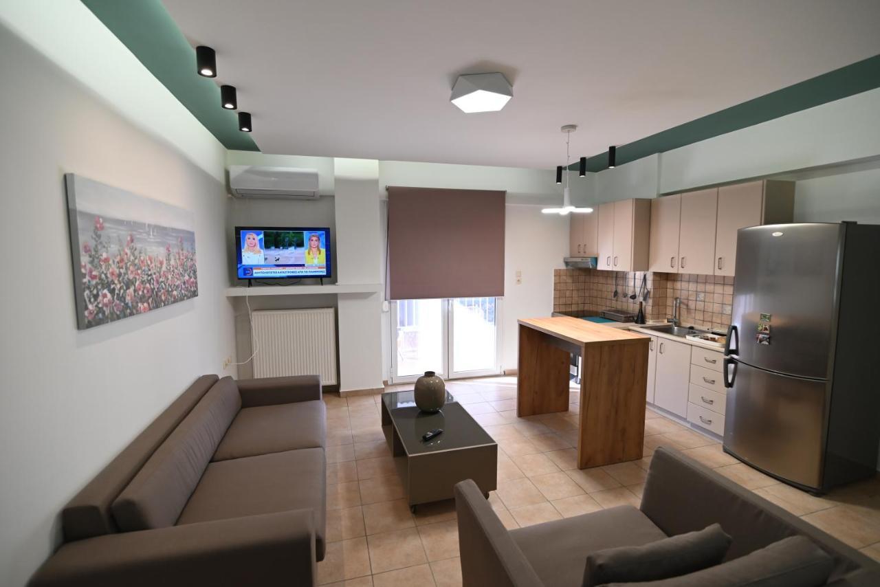 The Whole Packet A4 Center With Parking Apartment Larissa Bagian luar foto