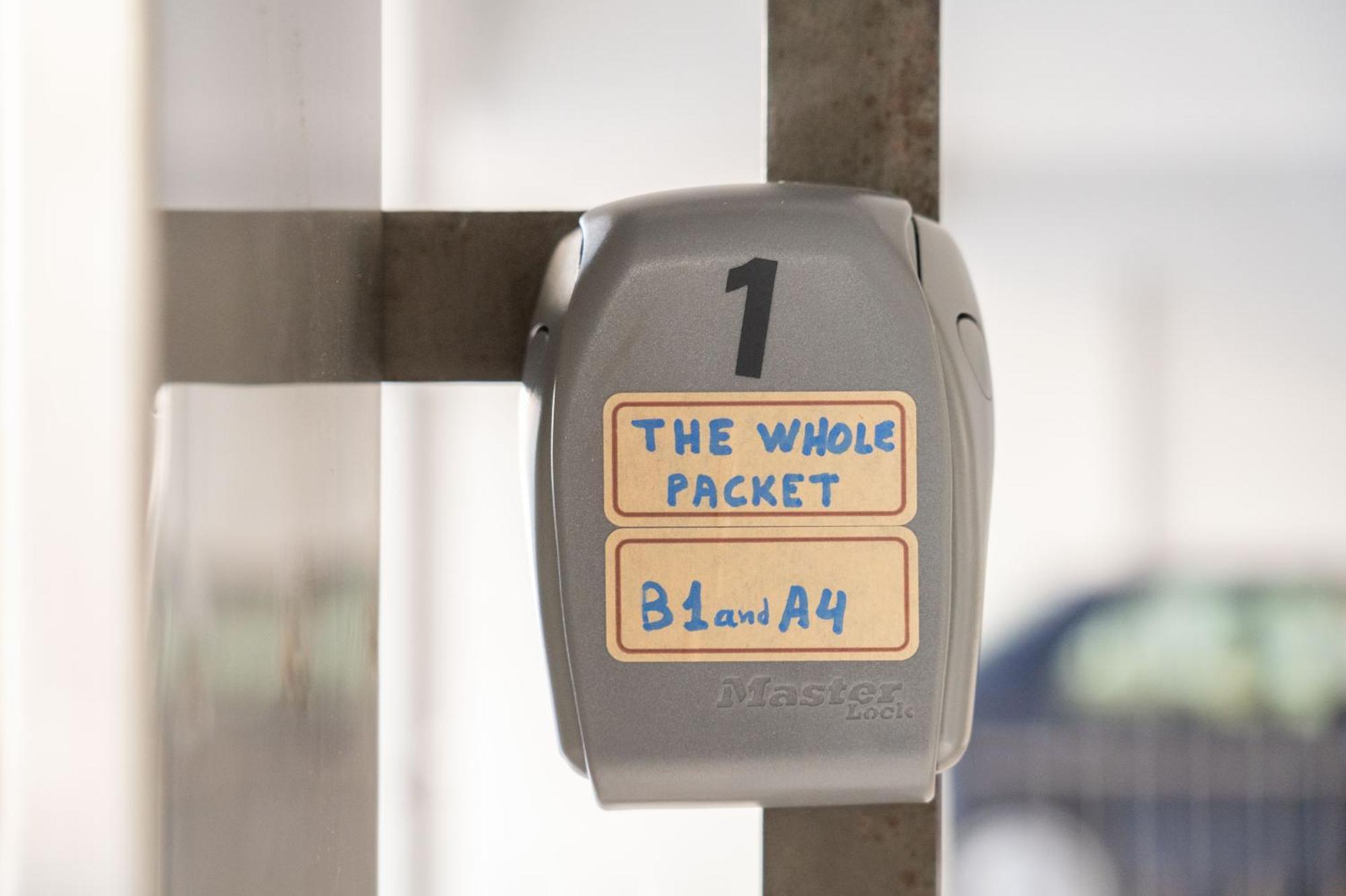 The Whole Packet A4 Center With Parking Apartment Larissa Bagian luar foto