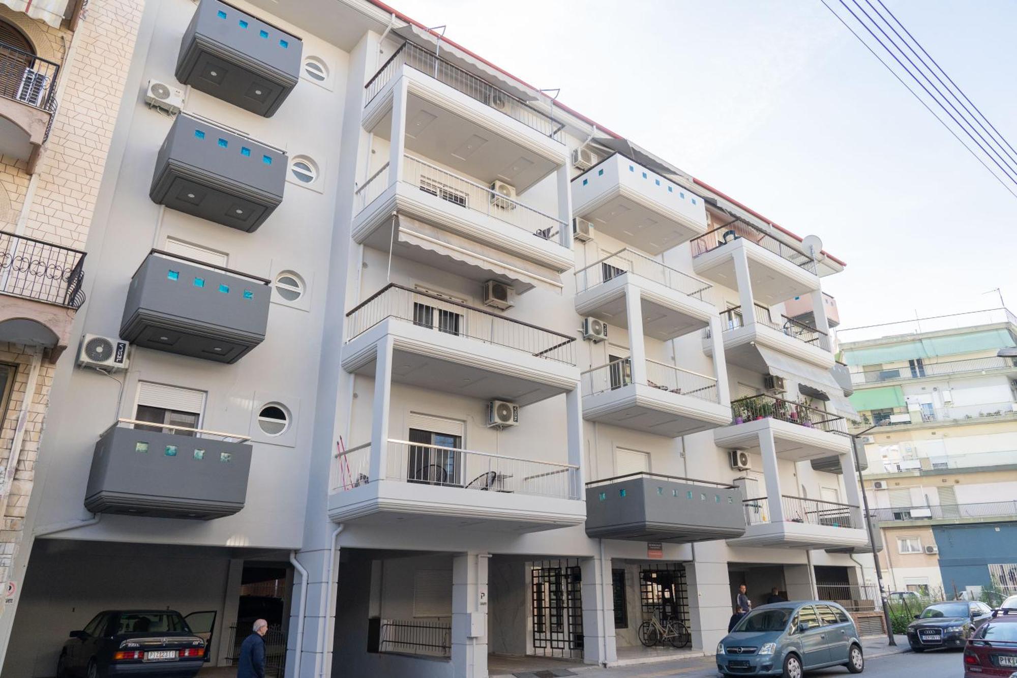 The Whole Packet A4 Center With Parking Apartment Larissa Bagian luar foto