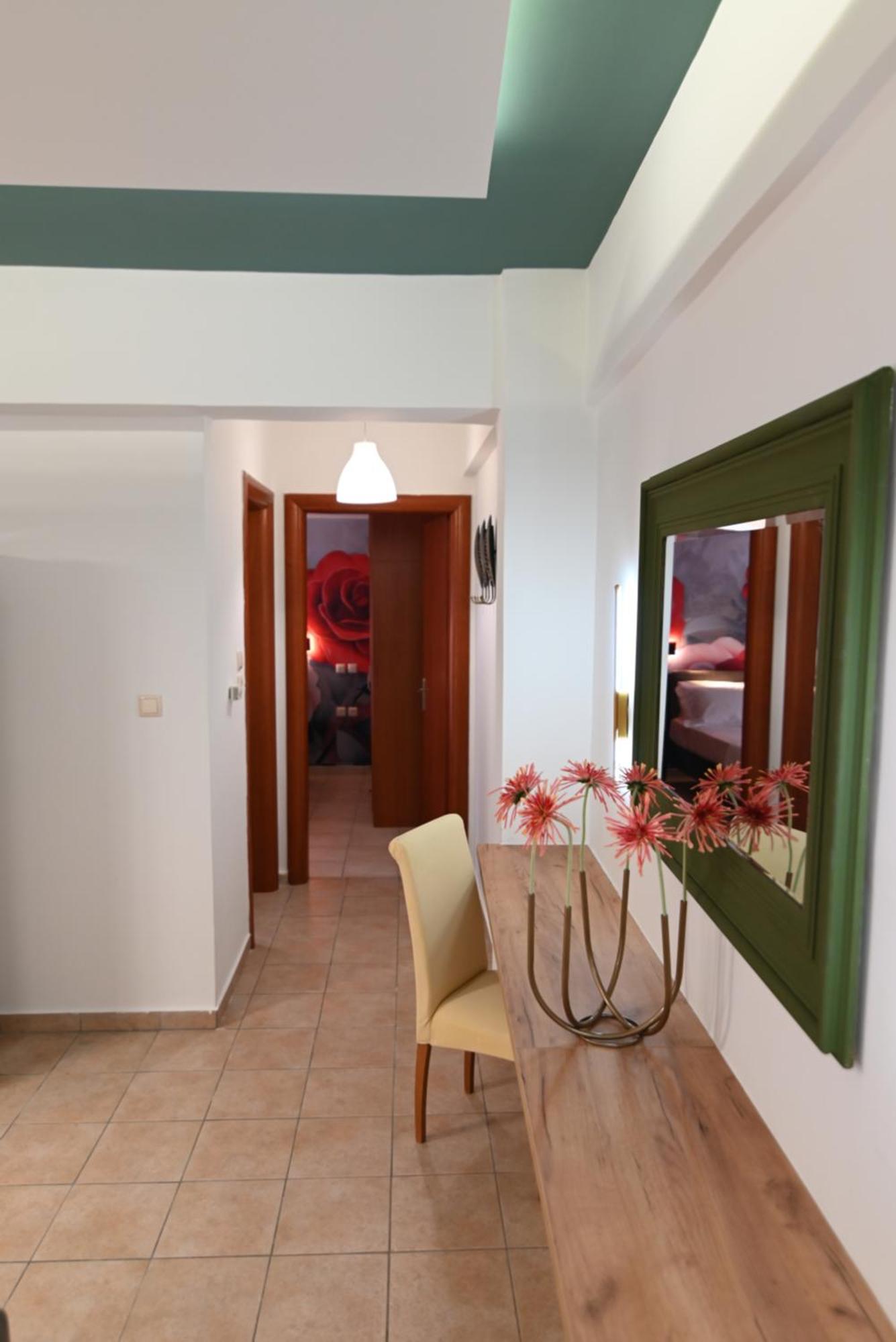 The Whole Packet A4 Center With Parking Apartment Larissa Bagian luar foto