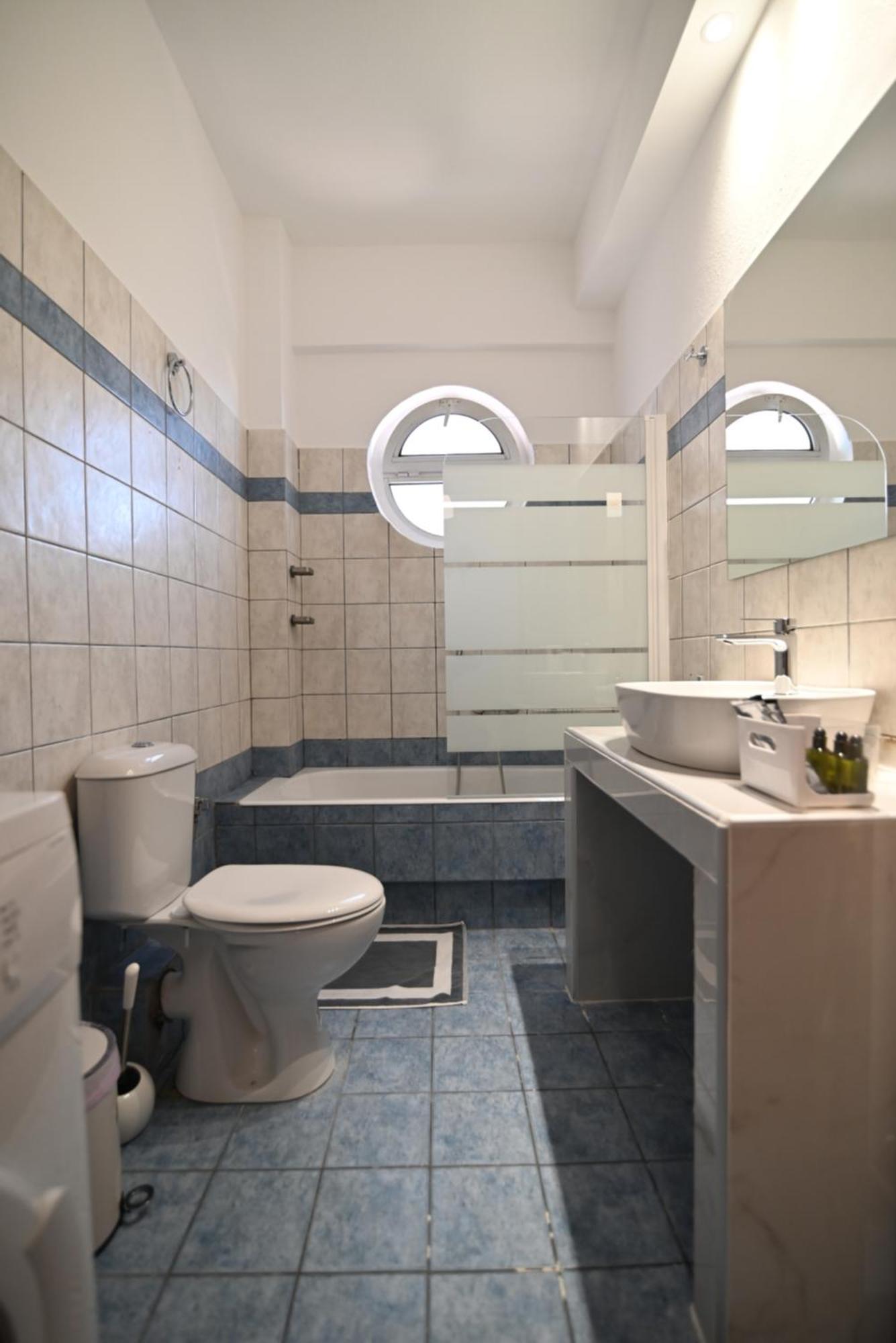 The Whole Packet A4 Center With Parking Apartment Larissa Bagian luar foto